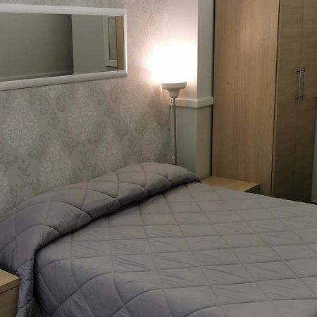 Bed And Breakfast Piramide Roma Exterior foto