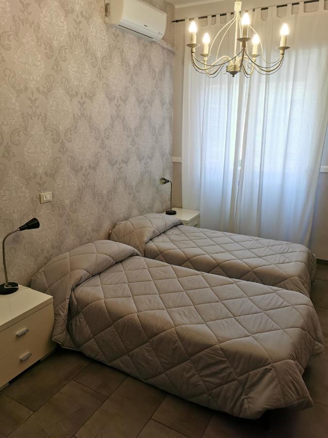 Bed And Breakfast Piramide Roma Exterior foto