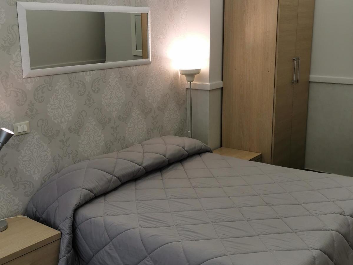 Bed And Breakfast Piramide Roma Exterior foto