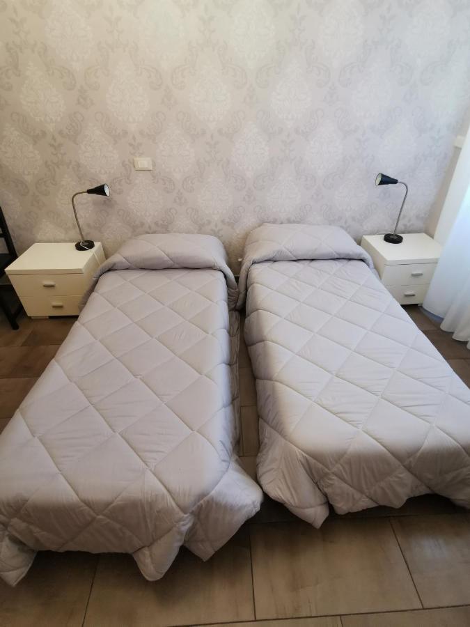 Bed And Breakfast Piramide Roma Exterior foto
